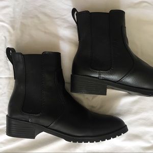 🚫 SOLD | H&M Chelsea Boots